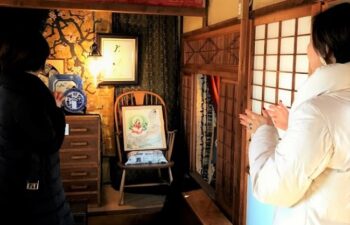 紫乃布さんとお客様の仏画打合せ