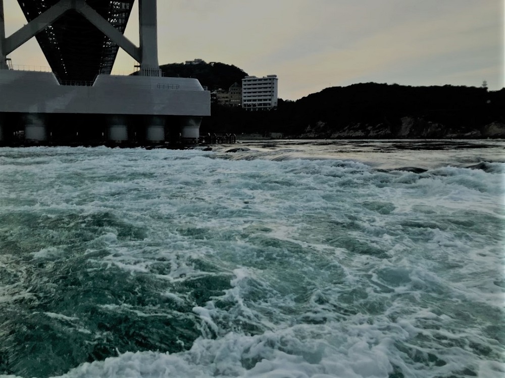 瀬戸内海と紀伊水道の境目、海の段差