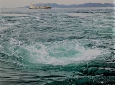 鳴門海峡の渦潮