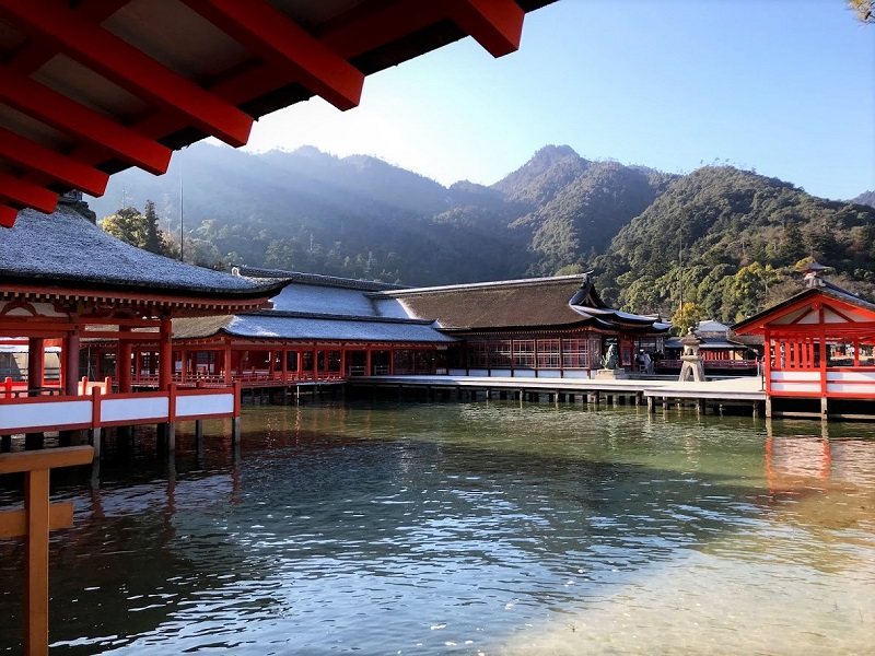 早朝の厳島神社