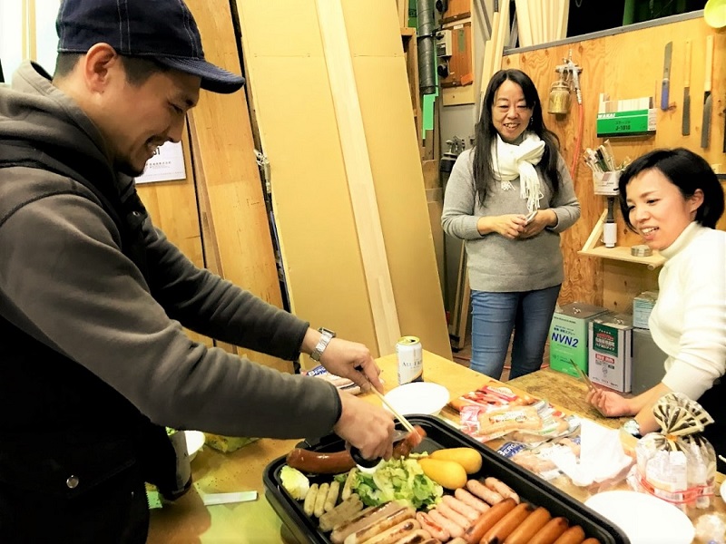 クリエイティ部あらゆるウィンナーを食べつくす会