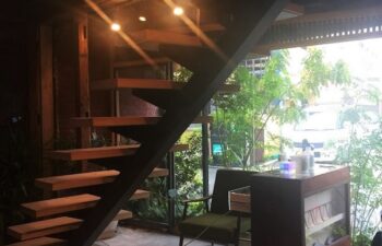 京町屋　コワーキング　スケルトン階段　土間