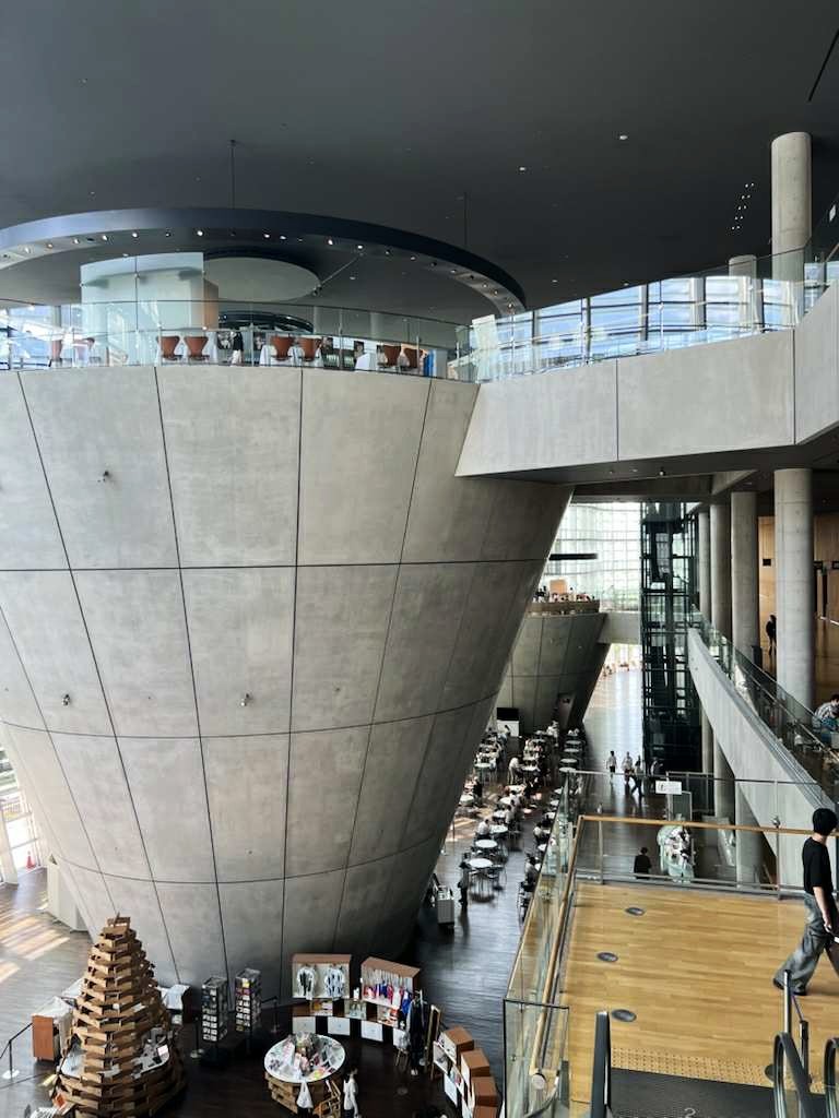 国立新美術館